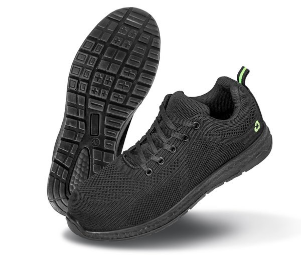 Lightweight and breathable safety shoes